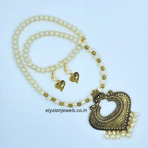 Pearl With Antique Pendant Necklace