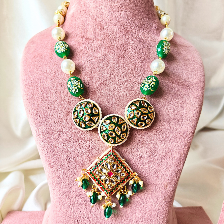 Green Meenakari Tumble Beads With Round Green Meenakari Kundan And Square Green, Red Meenakari Kundan Necklace