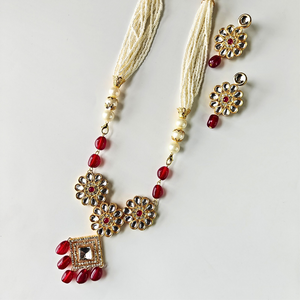 Maroon Tumble Beads With Flower Type Kundan And Square A D Kundan Necklace